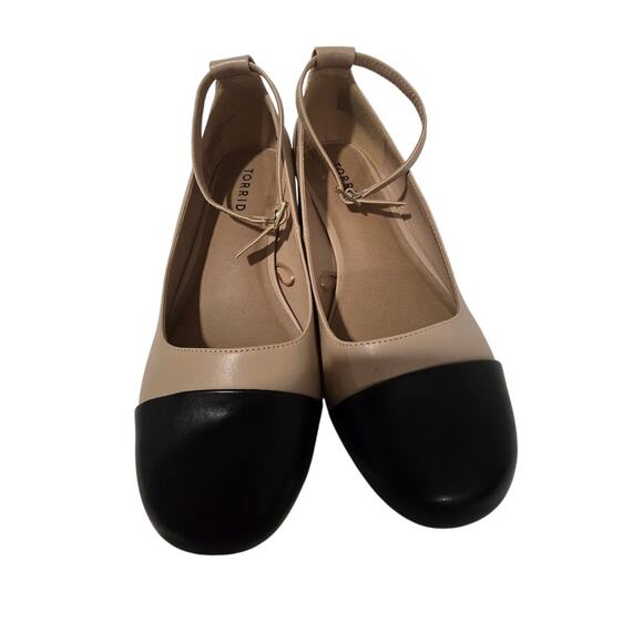 Torrid Block Heel Ankle Strap Pumps Black Cap Toe Beige Shoes size 8WW - Picture 4 of 6